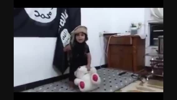 آموزش سربریدن به سبک داعش؛ اینبار پسر 3 ساله