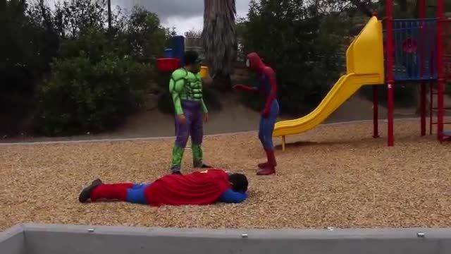 Superman Vs Hulk Vs Spiderman