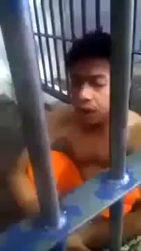 طفل مسجون من بورما