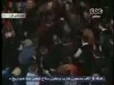 اخراج دختر اهانت کننده به اسلام از میدان التحریر