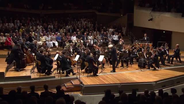 Mozart . Symphony No. 41 Jupiter . Sir Simon Rattle