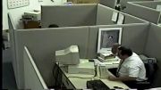 کارمند دیوانه و داغون کردن کامپیوتر