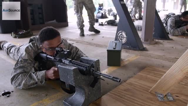 تمرین نیروهای Air National Guard با اسلحه M4 Carbine