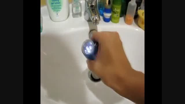 چراغ قوه ای بسازید که با آب کار می کند!