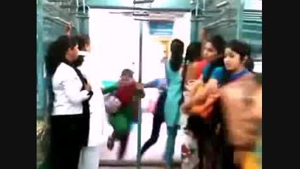 فیلم دیدنی از قطار سوار شدن زنان هندی (وان پی وان)