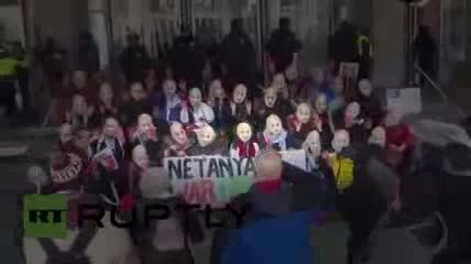 تظاهرات علیه نتانیاهو در مقابل مجمع آیپک