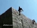 بالا رفتن از دیوار صاف بدون تجهیزات !!
