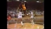 شکستن تخته بسکتبال توسط اسلم دانک مایکل جردن