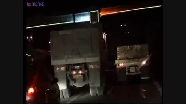 جولان شبانه کامیون ها در بزرگراههای تهران+فیلم کلیپ