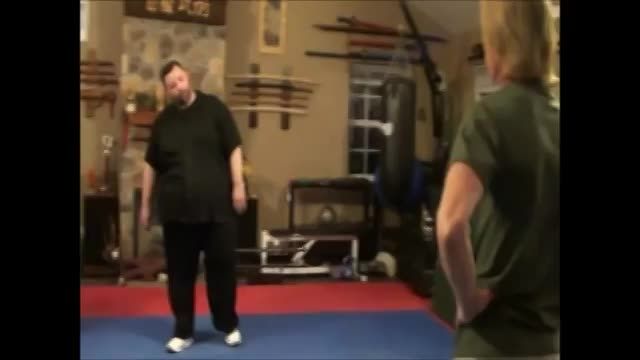 مبارزه وینگ چون با کاراته کار