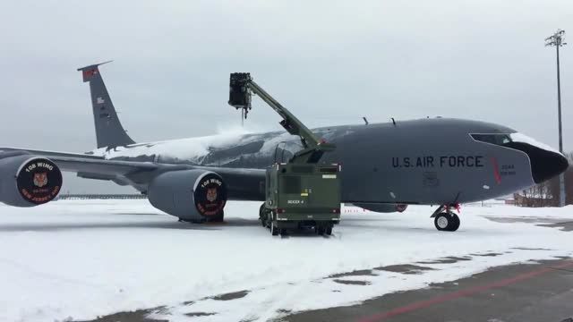 برف روبی و یخ زدایی از هواپیما