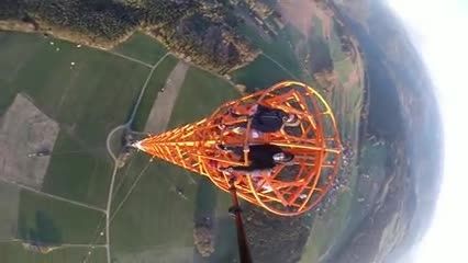 بالا رفتن از دکل 363 متری در آلمان -پورتال امروز آنلاین