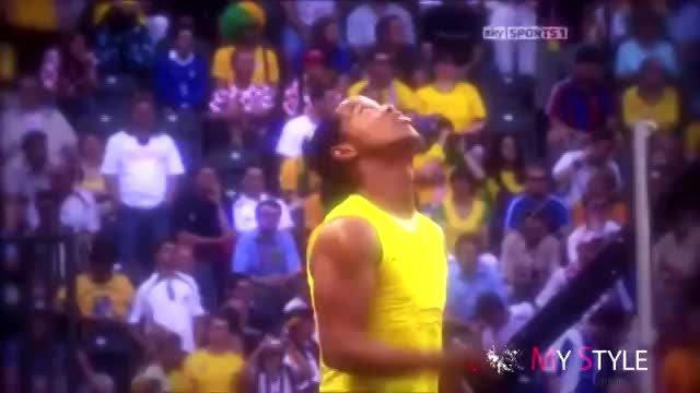 Ronaldinho ● Freestyle ● Crazy Tricks -