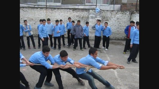 ورزش طناب کشی در مدرسه آزادجو قائمشهر