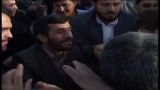 دستبوسی احمدی نژاد