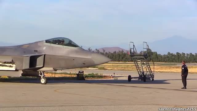 نمایش هوایی زیبای جنگنده F-22 Raptor