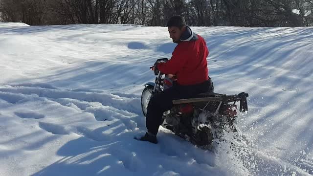 موتور سواری در برف