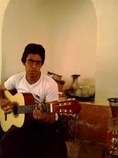 نوازندگی گیتار بوسیله محسن غلام زاده بجستان