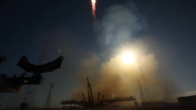 فرود فضاپیمای سایوز در ایستگاه فضایی بین المللی