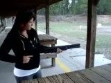 ترسیدن دختر از شلیک تفنگ