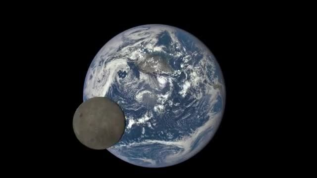 عبور ماه از مقابل زمین