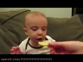 لیمو دادن به بچه