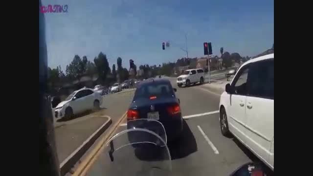 راننده ای که چراغ قرمز را دوست ندارد+فیلم ویدیو کلیپ