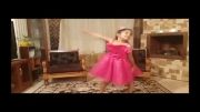 رقص زیبای دختر 4 ساله برای گربه ها