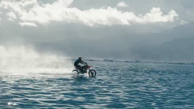 موتورسواری روی آب