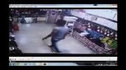 زدن شمشیر داخل کفش فروشی در ایران در جا کشته میشود