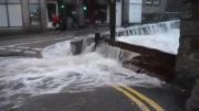 موج سهمگین در شهر.....Wall of water hits Newlyn Bridge