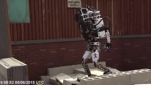 افتادن ربات ASIMO محصول Honda