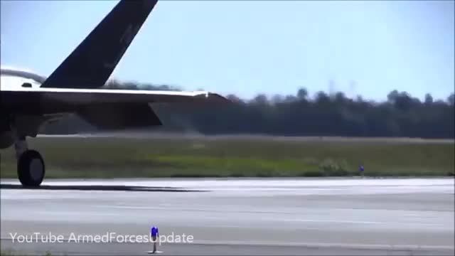 اولین خلبان زن که با F-35 پرواز میکند