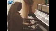 پیانو زدن الناز شاکردوست در خانه اش