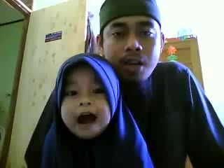 قرائت قرآن توسط دختر بچه