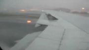 Takeoffبوئینگ 777 در هوای طوفانی