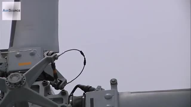 تعمیرات و چک کردن سیستمهای هلیکوپتر MH-60S Seahawk