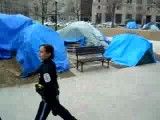 حمله پلیس زن امریکا با شوک برقی به معترضین