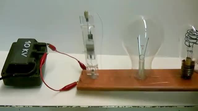 قوس الکتریکی درون لامپ