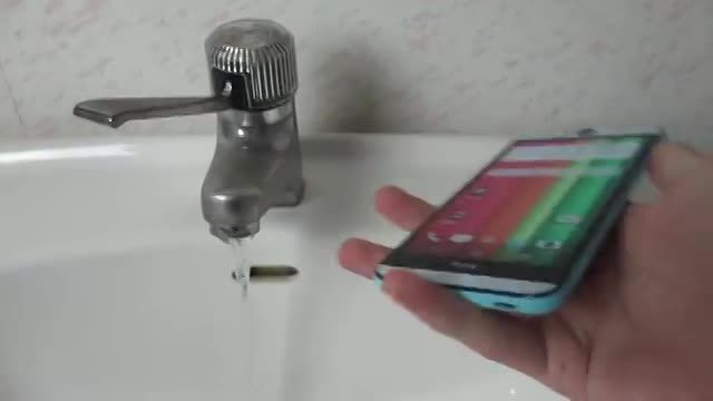 HTC Desire EYE - Water Test