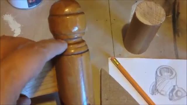 توپ کوچک تزیینی ساخته شده با چوب