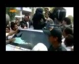 پریدن یک دختر روی ماشین احمدی نژاد