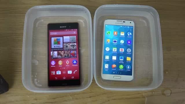 تست ضد آب بودن Sony Xperia Z3 و Samsung Galaxy S5