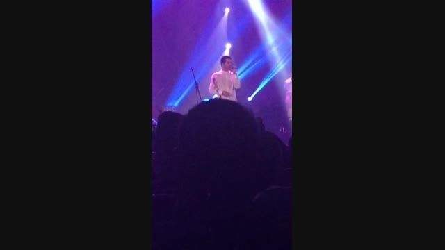 اجرای آهنگ ماه عسل در کنسرت تهران