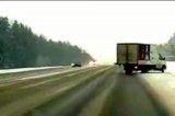 برخورد شدید ماشین با کامیون در روسیه!