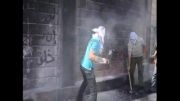 خراب کردن دیوار حائل توسط جوانان فلسطینی
