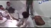 شکنجه عجیب اسرای جبهه النصره توسط نیروهای داعش!!