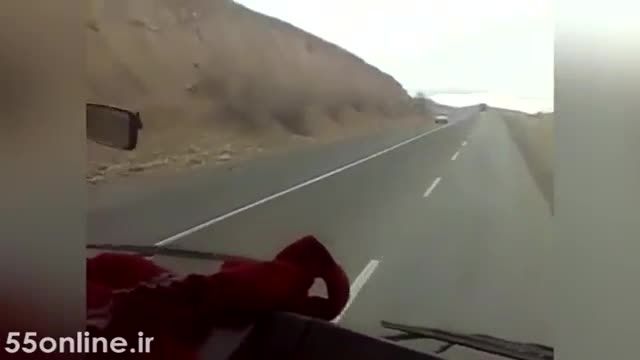 رانندگی بچه خردسال با کامیون در جاده:)