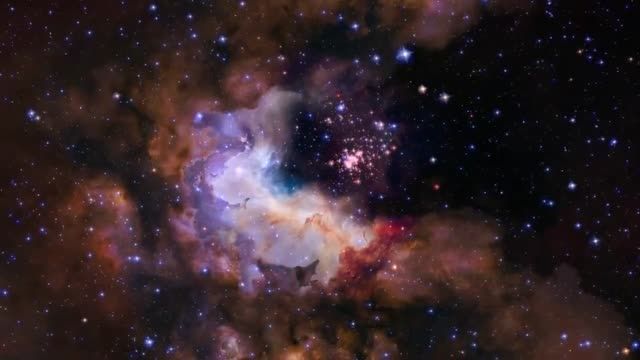 تولد تلسکوپ هابل: سفری به درون یک خوشه ی ستاره ای