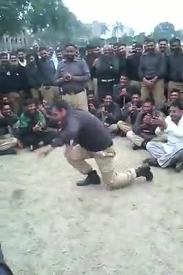 رقص سربازان پاکستانی